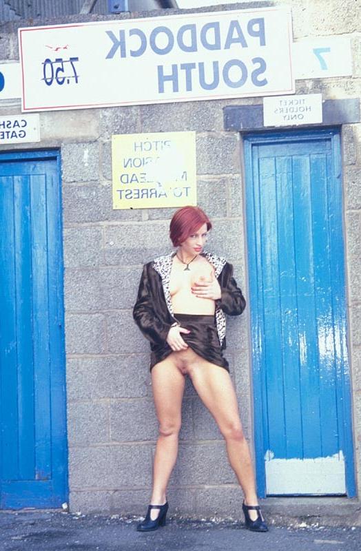 13P Scotish exhibitionist flashing outside