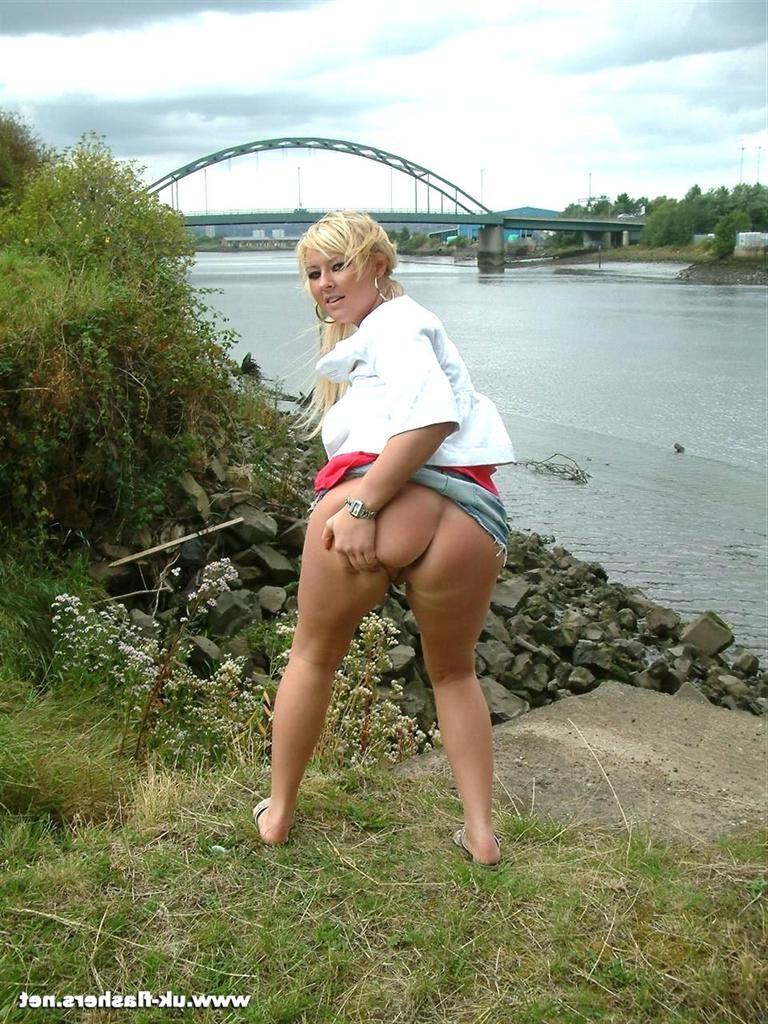 15P Cute amateur blonde exhibitionist flashing her tits by the river