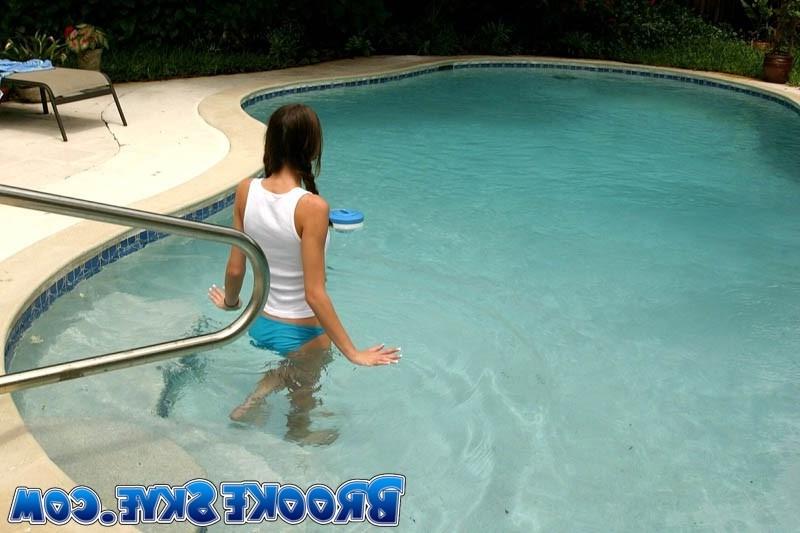 20P Hot Teen Swimming Outside Naked