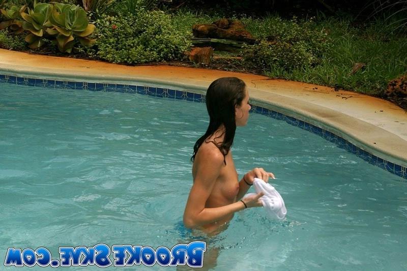 20P Hot Teen Swimming Outside Naked