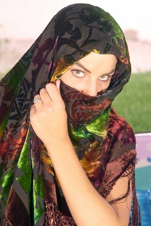 18P Exotic indian teen stripping outdoors