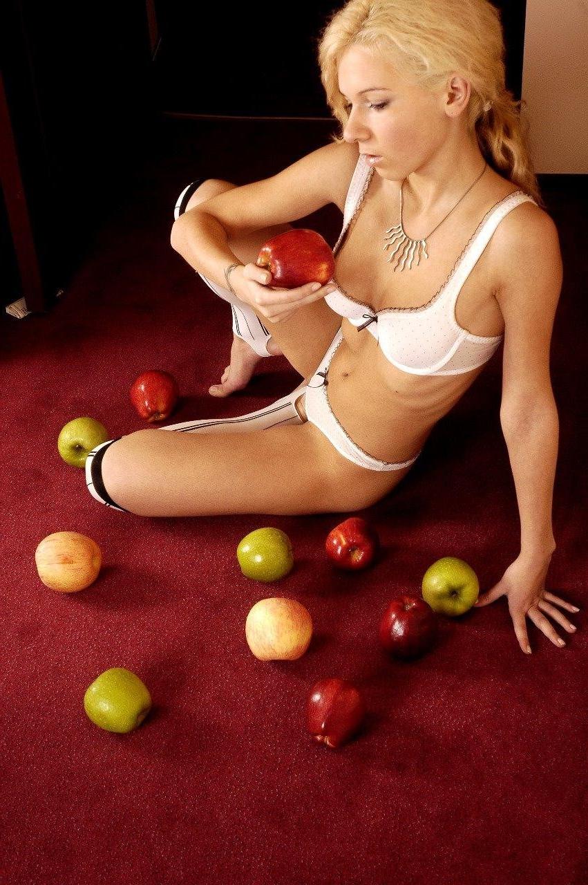 16P innocent beauty plays with apples on her nude body