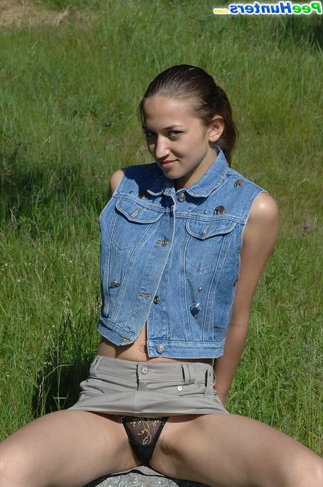 16P Nude teen with really exotic looks pees in forest