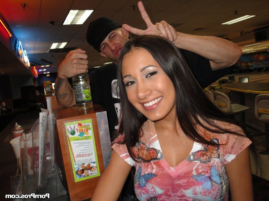 16P Pornbabe Amia Miley has fun with her boyfriend