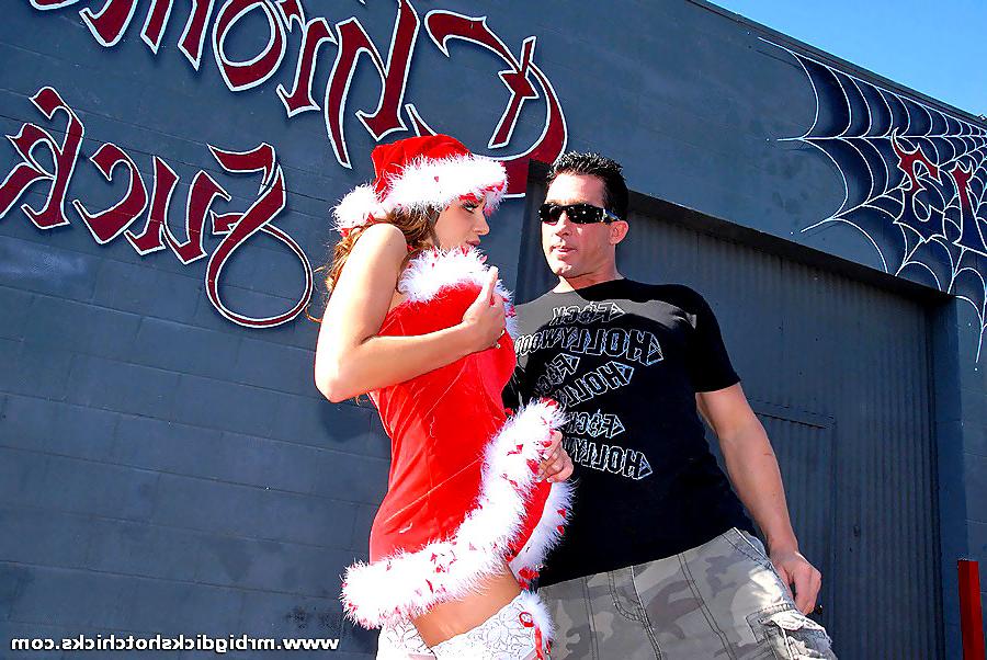 6P Christmas slut opens her mouth wide to suck a tall thick dick