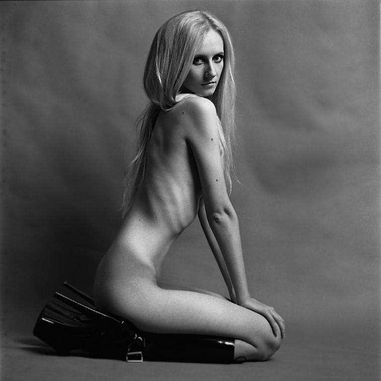 15P skinny anorexic girls posing and in action