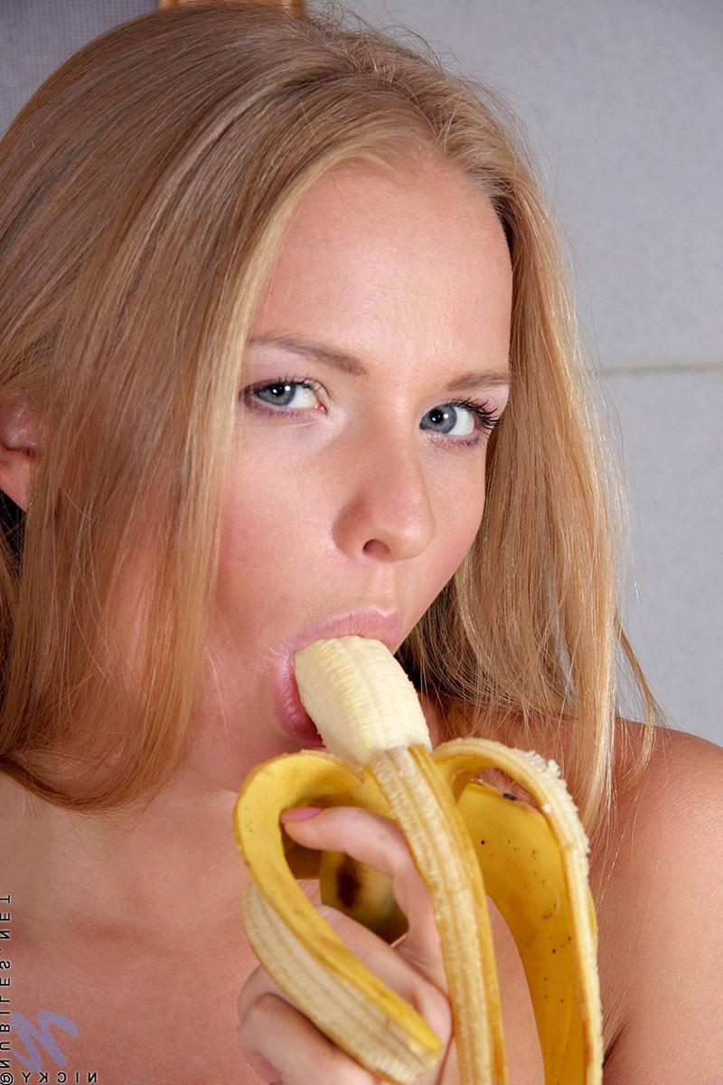 8P Amazing sweetie gets fully naked while eating banana and plays her pussy