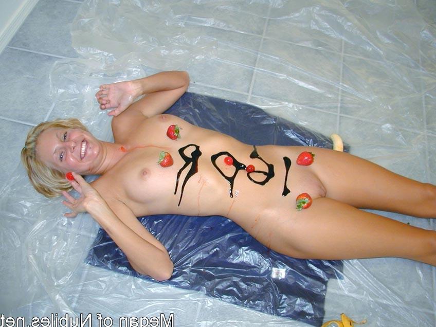 13P Cute teen getting off on fucking a banana