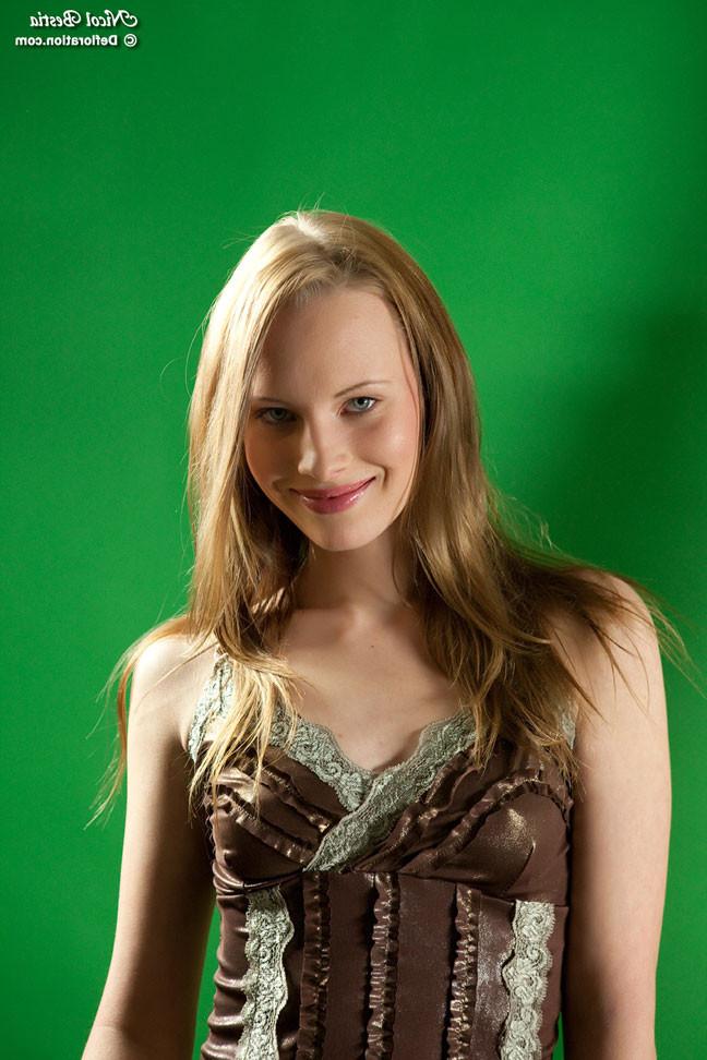 16P Tall Slim Gorgeous Barely Legal Virgin Spreading Her Legs Showing Her Shaved Pus