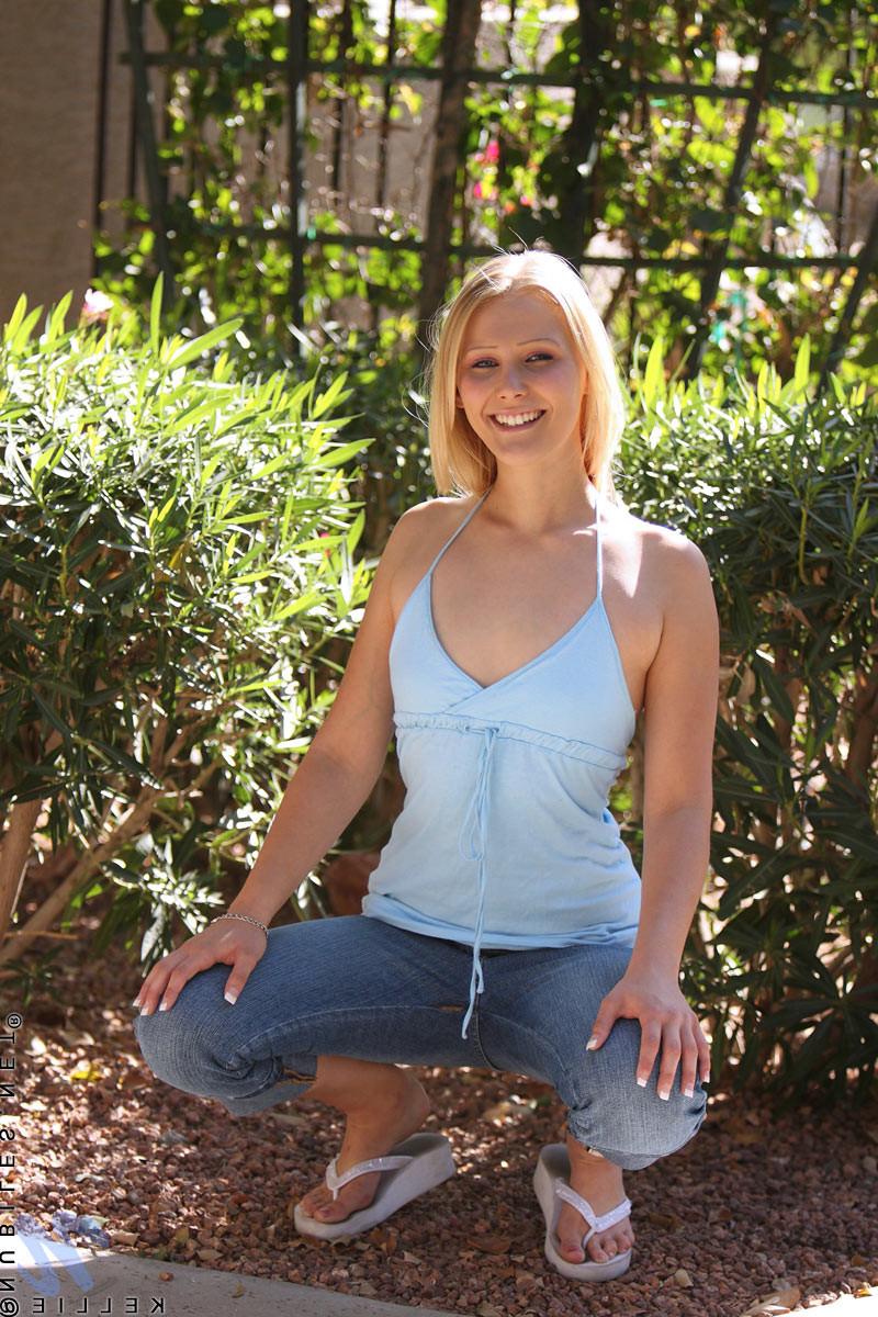 9P Captivating blonde spinner takes a ride on the sybian