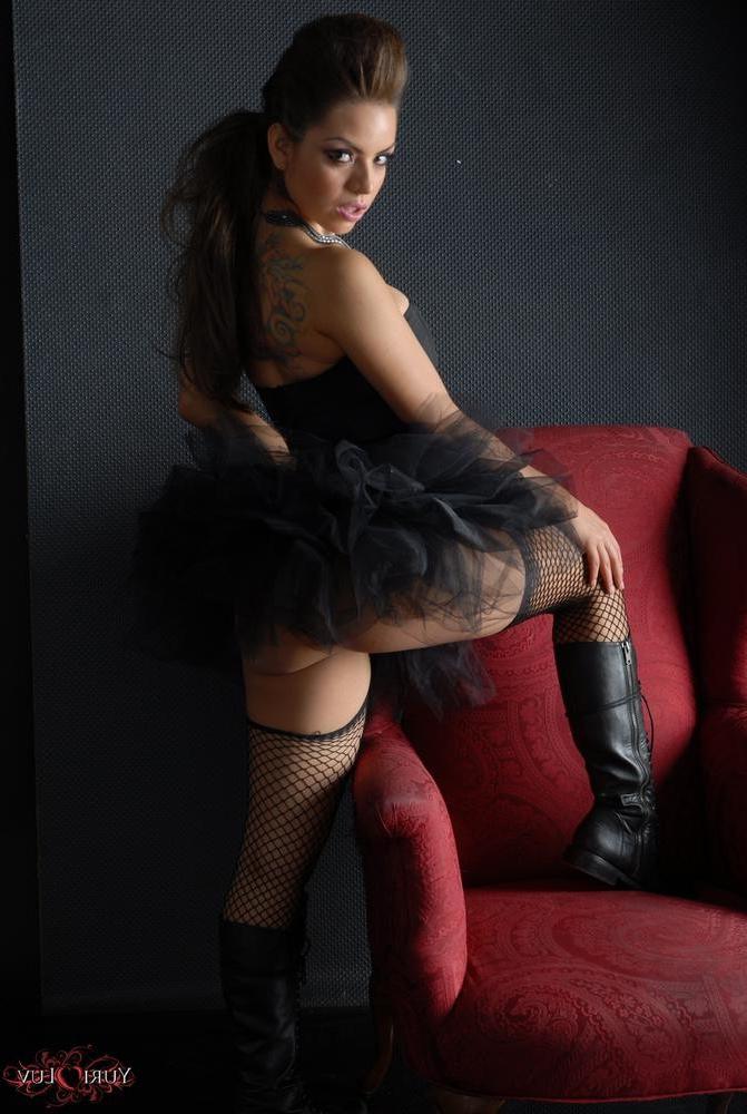 16P Yurizan Beltran sexy latina ballerina with black boots
