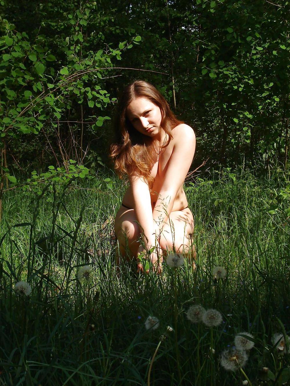 25P LISA POSING OUTDOOR