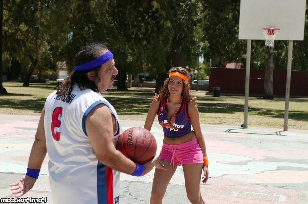 16P Teen Isis Taylor plays with Ron Jeremys balls