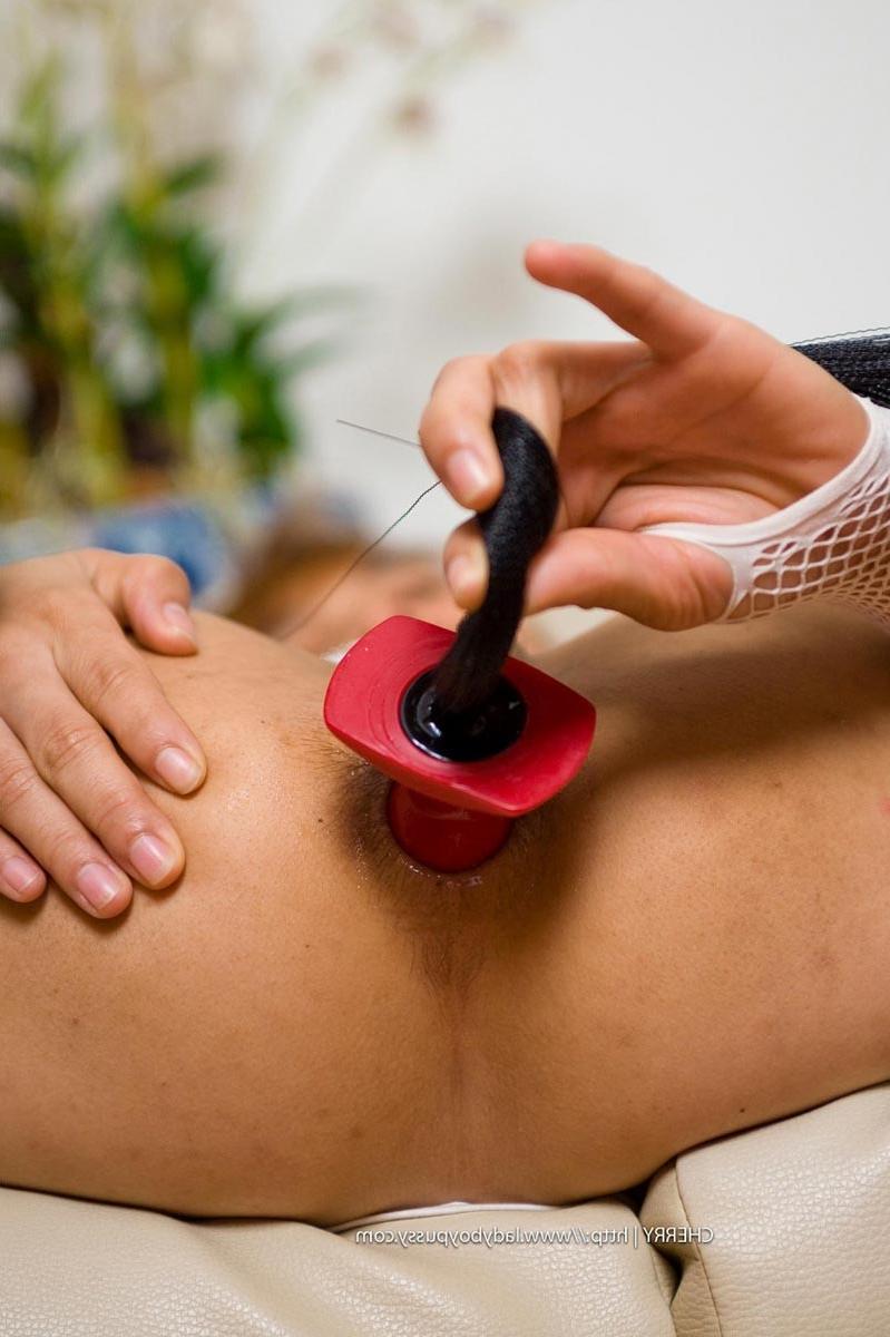 16P Post op ladyboy anal dildo
