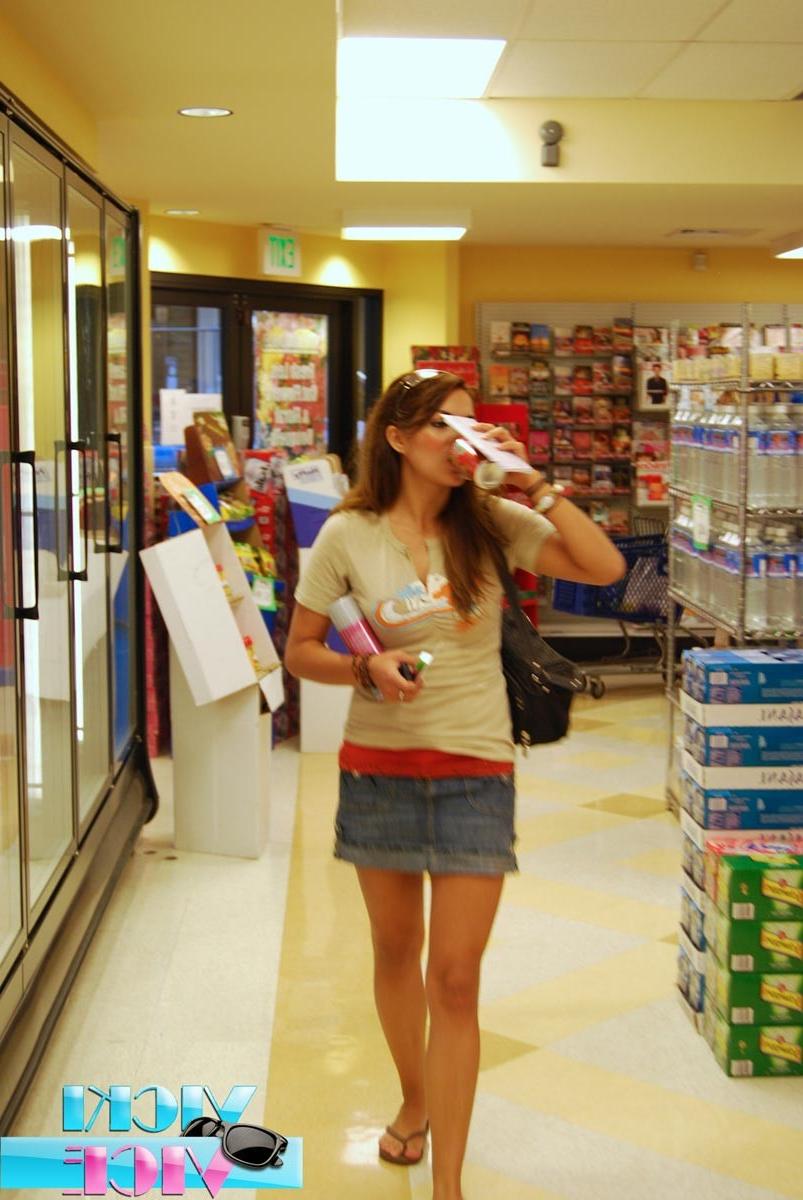 16P Candid vacation pics of teen eating