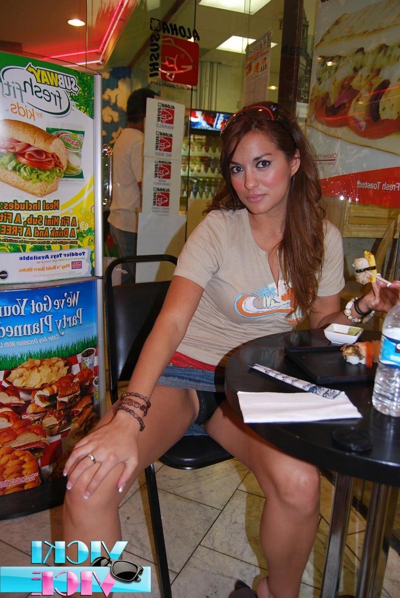 16P Candid vacation pics of teen eating