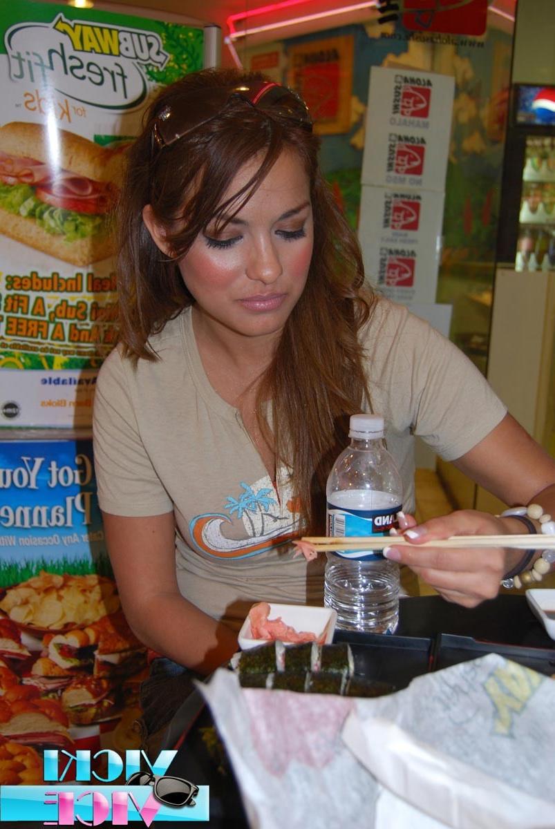 16P Candid vacation pics of teen eating