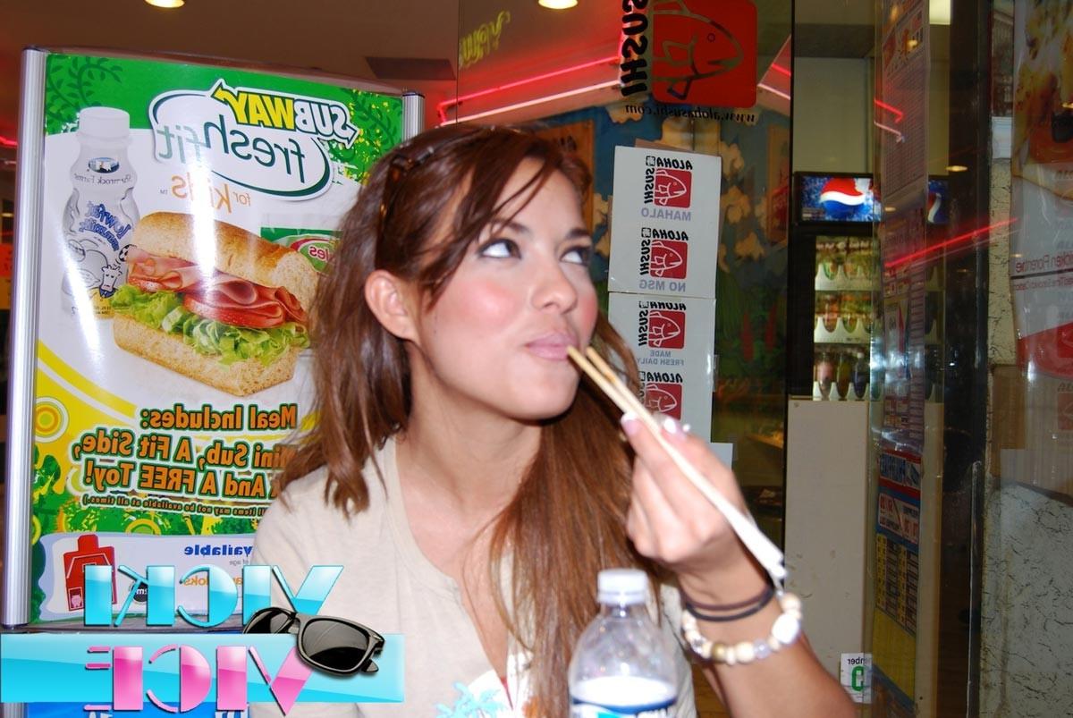 16P Candid vacation pics of teen eating