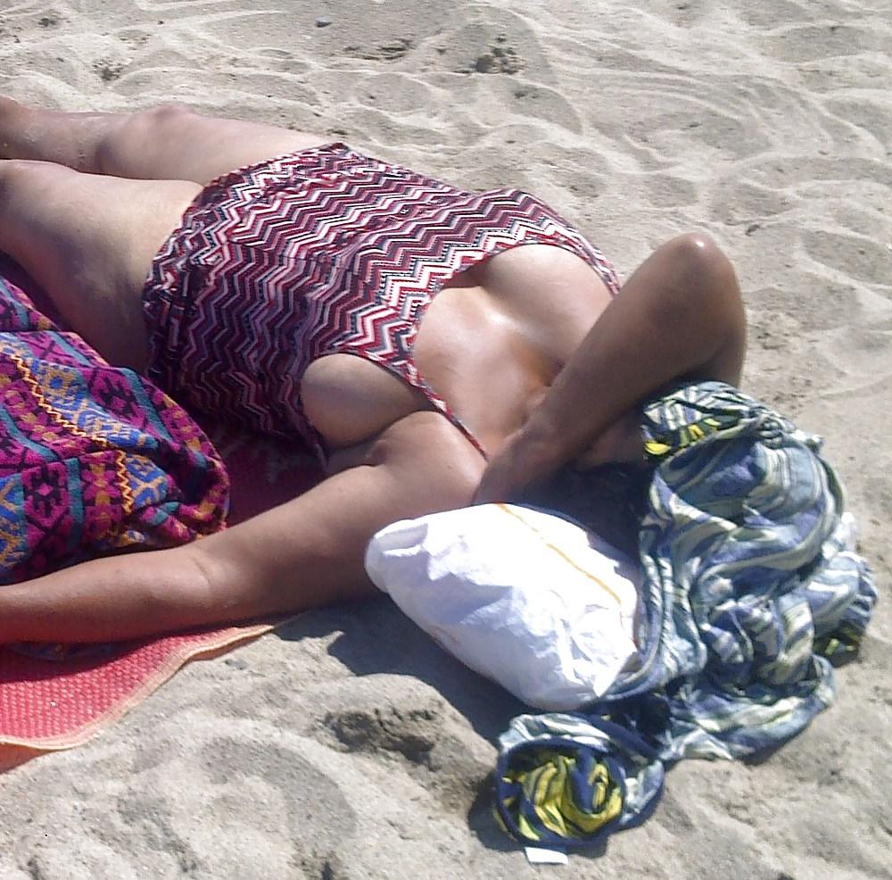 4P Mom sunbathing