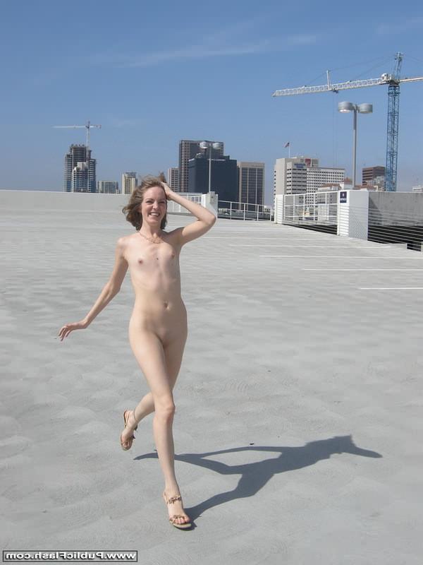 16P Tall slim Debbie flashes nude body on city streets