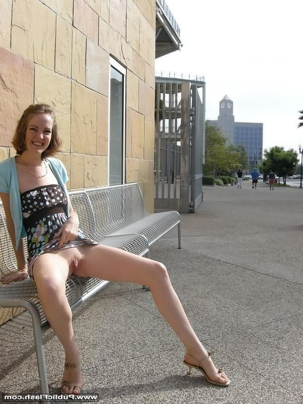 16P Tall slim Debbie flashes nude body on city streets