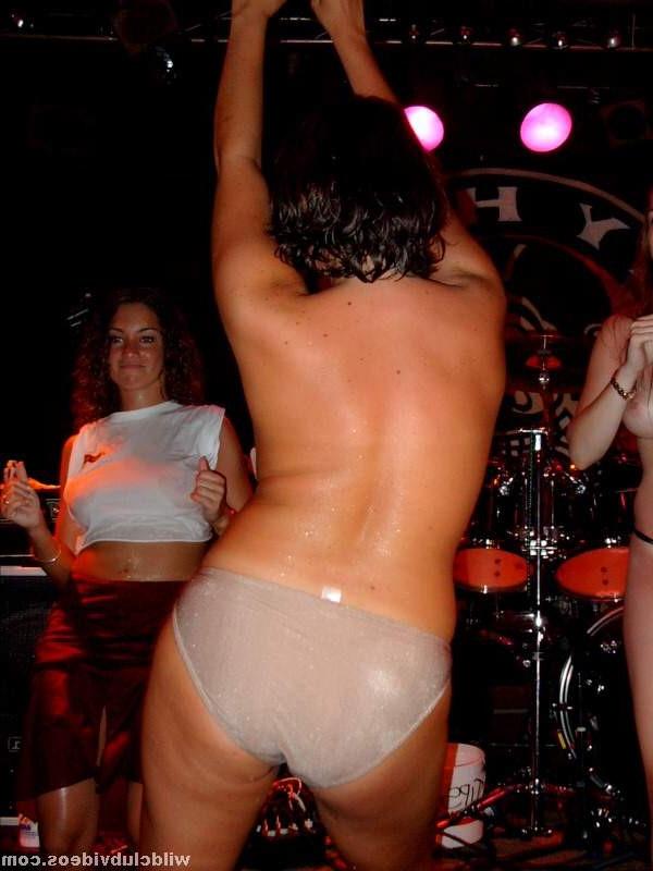 16P Wet t-shirt and exhibitionist girls