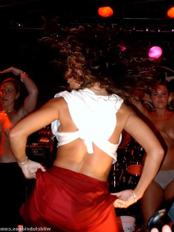 16P Wet t-shirt and exhibitionist girls