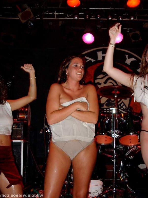 16P Wet t-shirt and exhibitionist girls