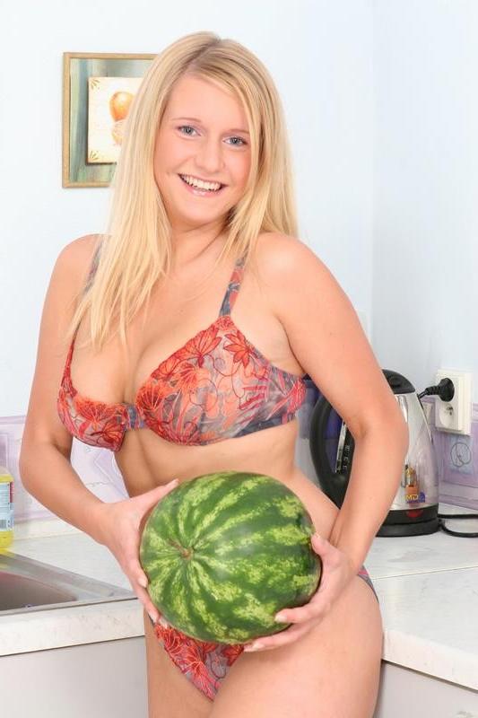 16P Teen babe with big hard melons inserting toy deep