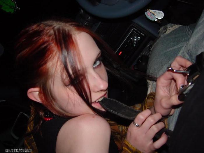 16P Goth chick gives her boyfriend a blowjob in the car