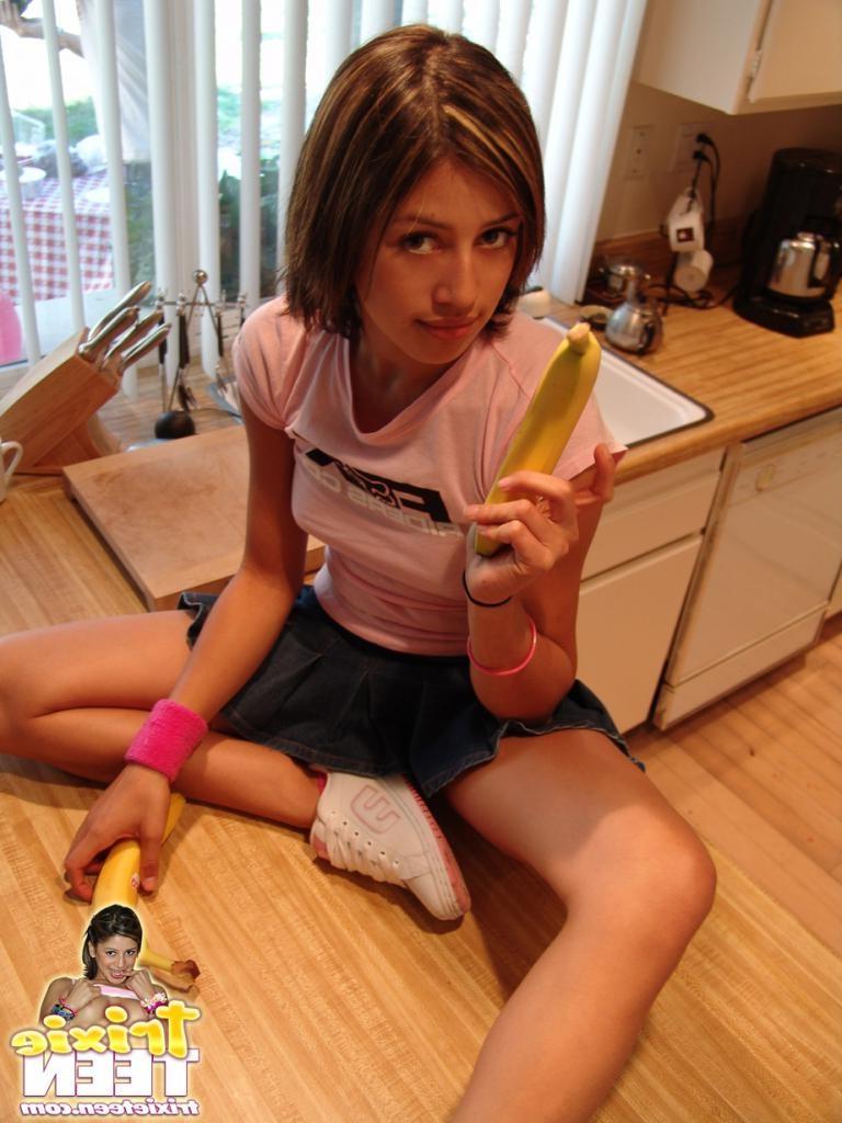 16P Brunette amateur teenie sucks on a banana sexy