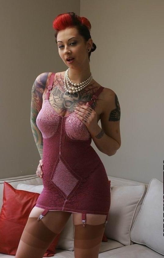 15P Extreme tattoo and piercing