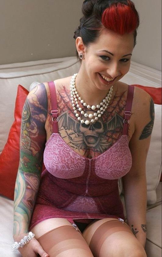15P Extreme tattoo and piercing