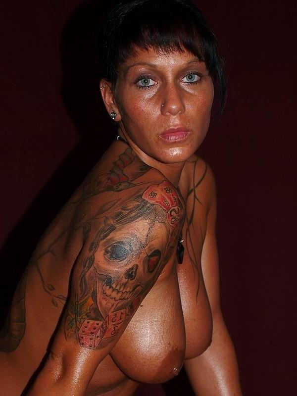 20P Extreme tattoo and piercing