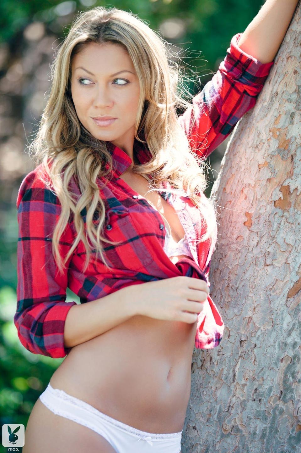 15P Horny exotic model with a toned body