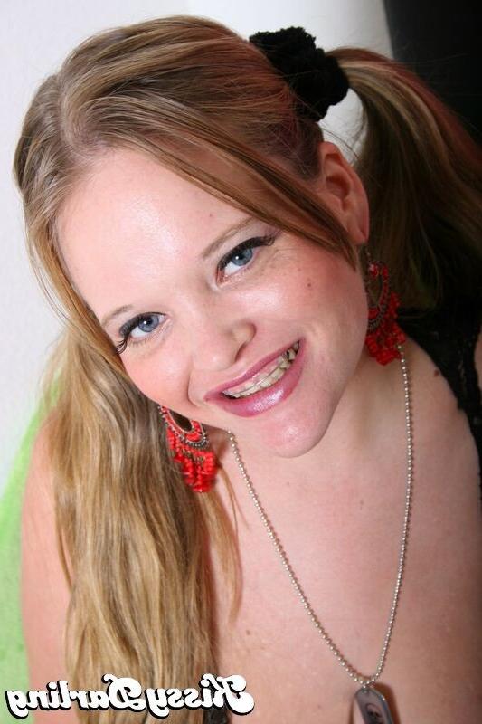 15P Kissy Darling plays with her chubby melons