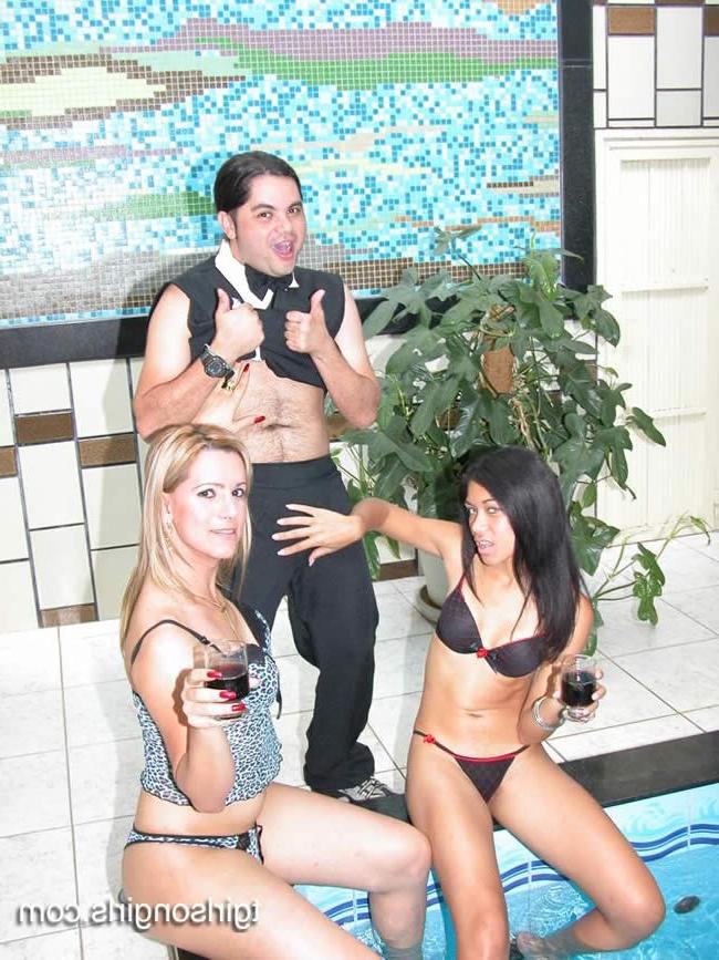 15P Shemale fucking an ethnic chick by the pool