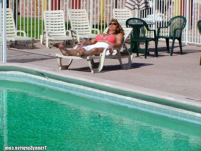 12P Older tranny picked up by the pool in bikini gets some cock