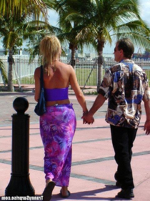 12P Older blonde tranny plays the dominant role for once