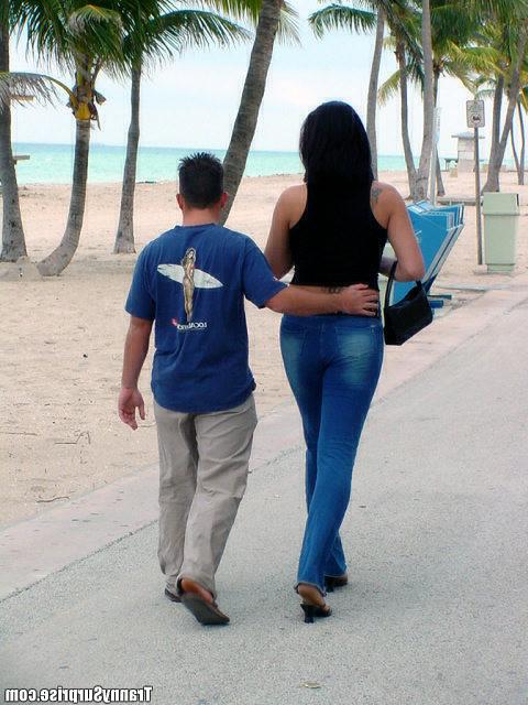 12P Latina tranny with nice body gets some jizz on her tits
