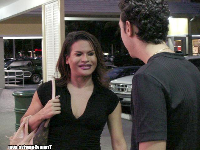 12P Latina tranny gets pumped in the ass while wearing her heels