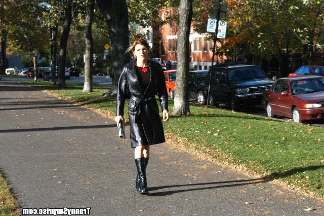 12P Cute tranny spreads her legs to get banged