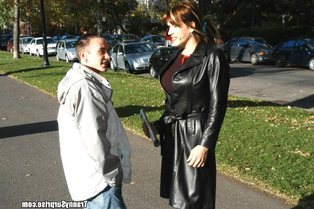 12P Cute tranny spreads her legs to get banged