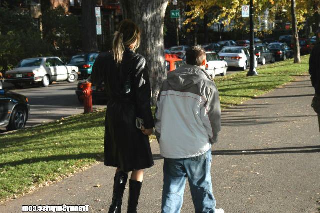 12P Cute tranny spreads her legs to get banged