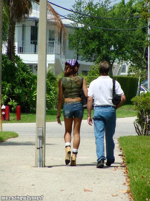 12P Cute tranny in blue bandana getting her dick sucked
