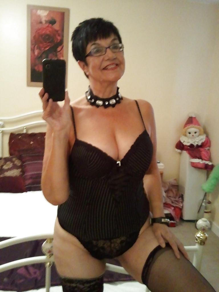 25P Sexy GILF Jean