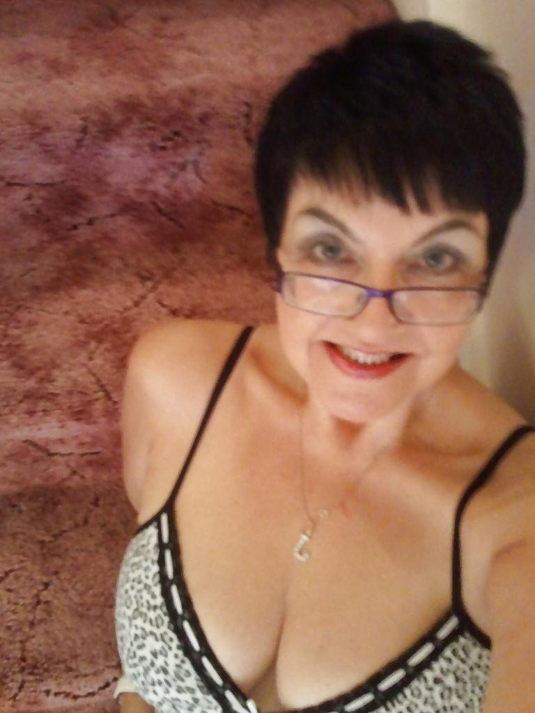 25P Sexy GILF Jean