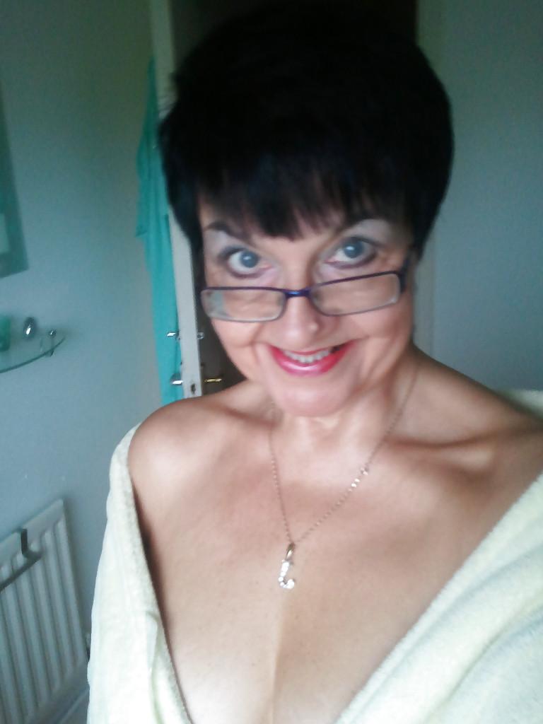 25P Sexy GILF Jean