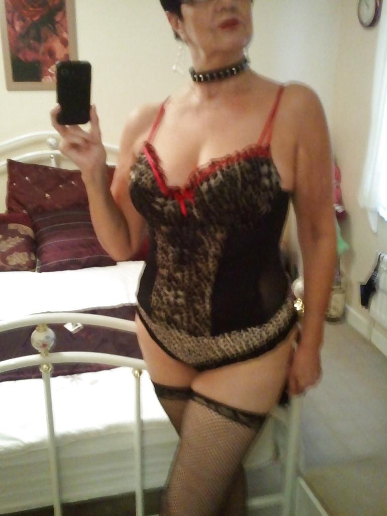 25P Sexy GILF Jean