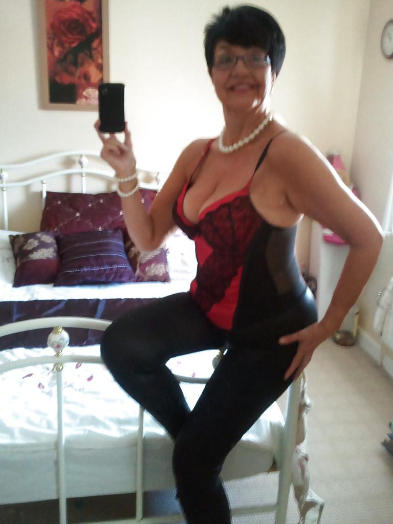 25P Sexy GILF Jean